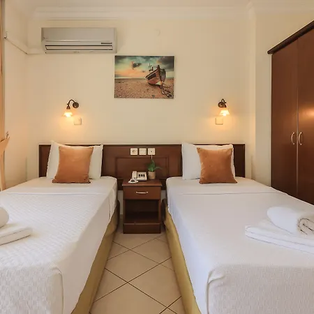 李曼公寓酒店 3* 马尔马里斯