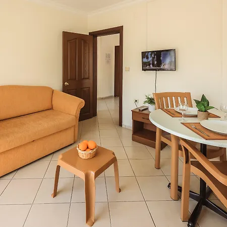 李曼公寓酒店 3* 马尔马里斯